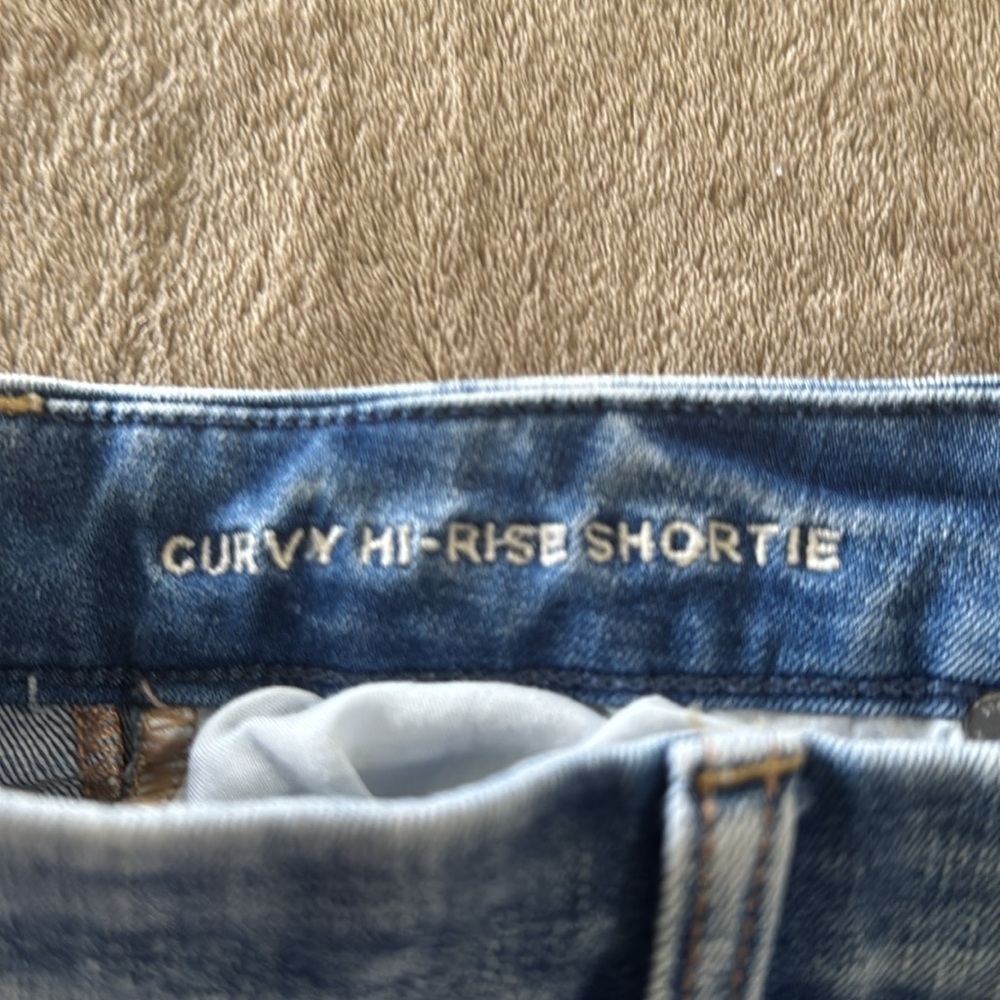 American‎ Eagle Woman’s Curvy Hi Rise Distressed Denim Women's Shorts - Picture 8 of 10